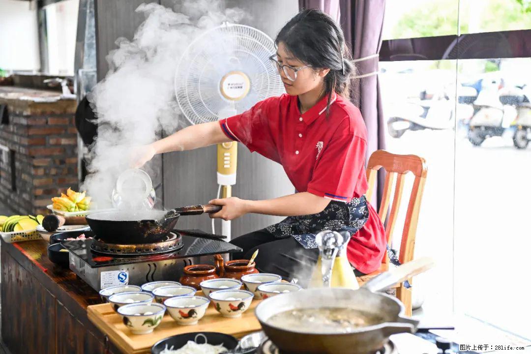 全网追的“扁担女孩”，找了一份暑假工，时薪12元 - 晋中生活资讯 - 晋中28生活网 jz.28life.net